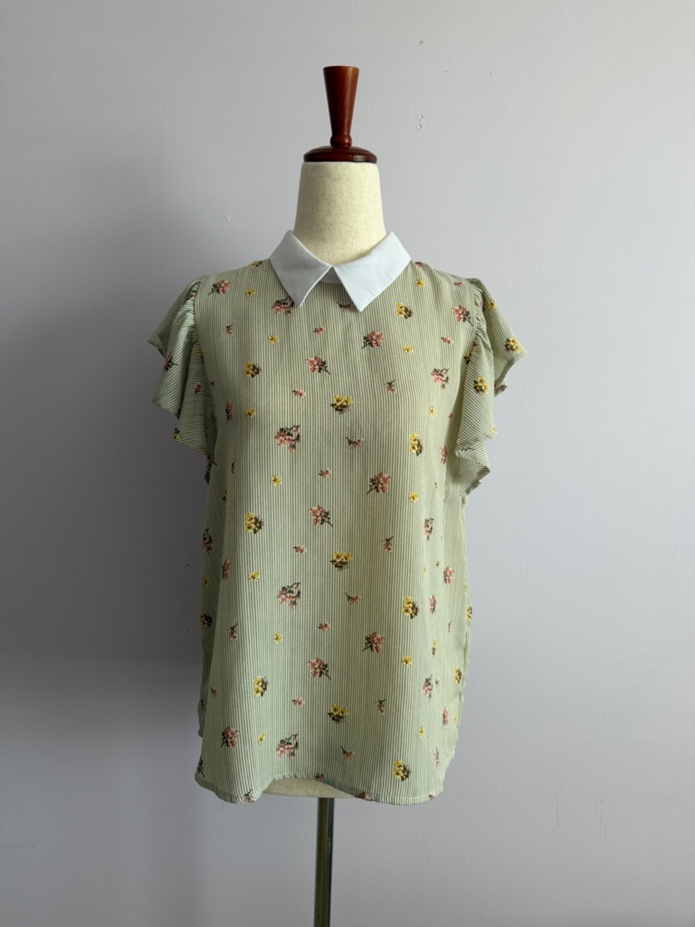 Women’s Floral Collared Flutter Sleeve Blouse - Sage Green